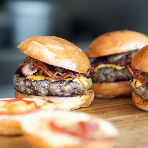 Mini hamburguesas de ternera con cebolla caramelizada