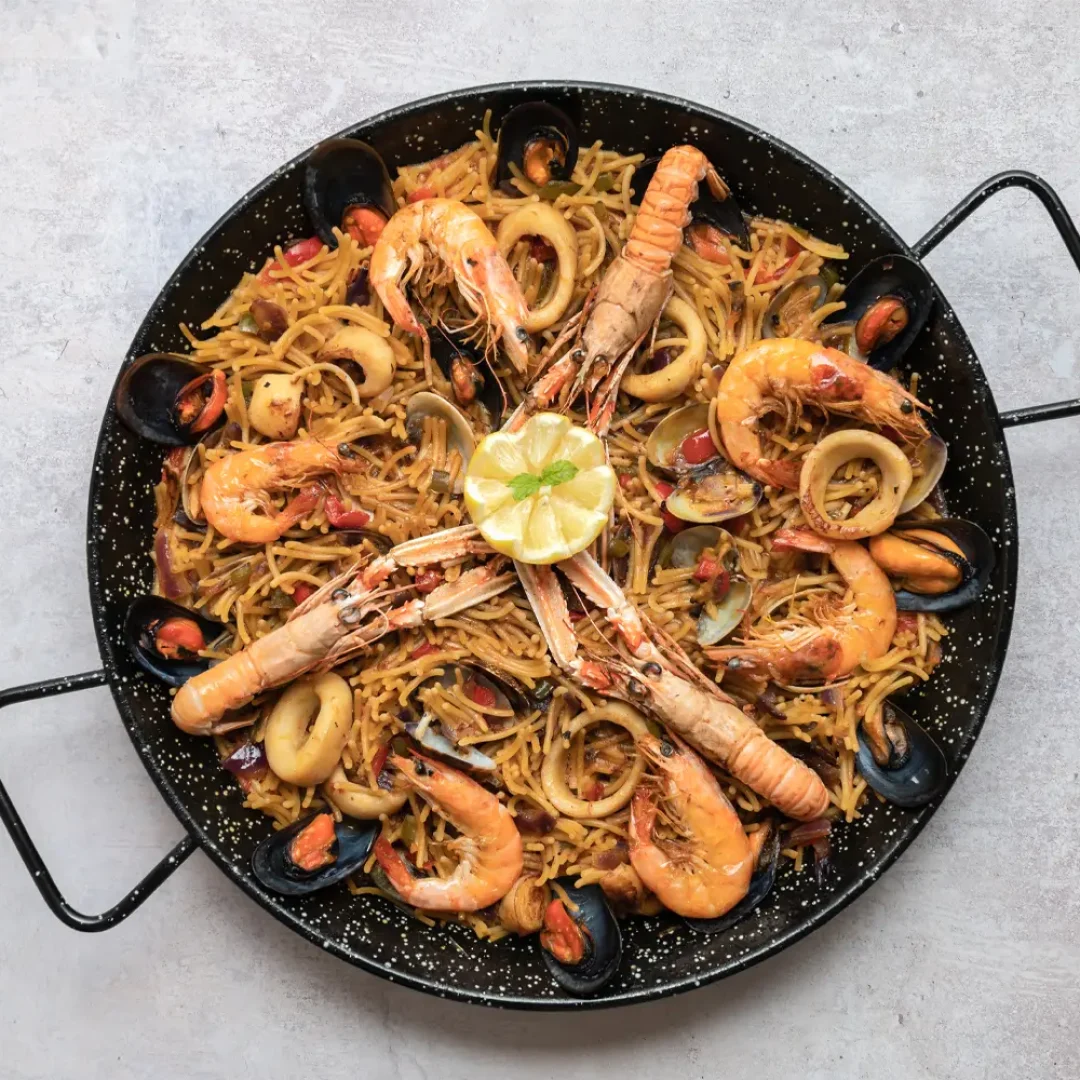 Paella de Mariscos y espinaca