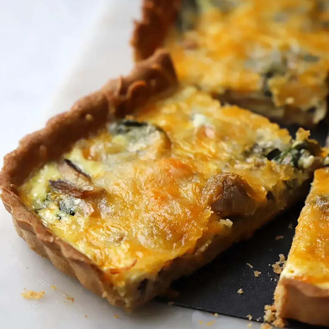 Quiche de champiñones gratinado con holandesa estacional